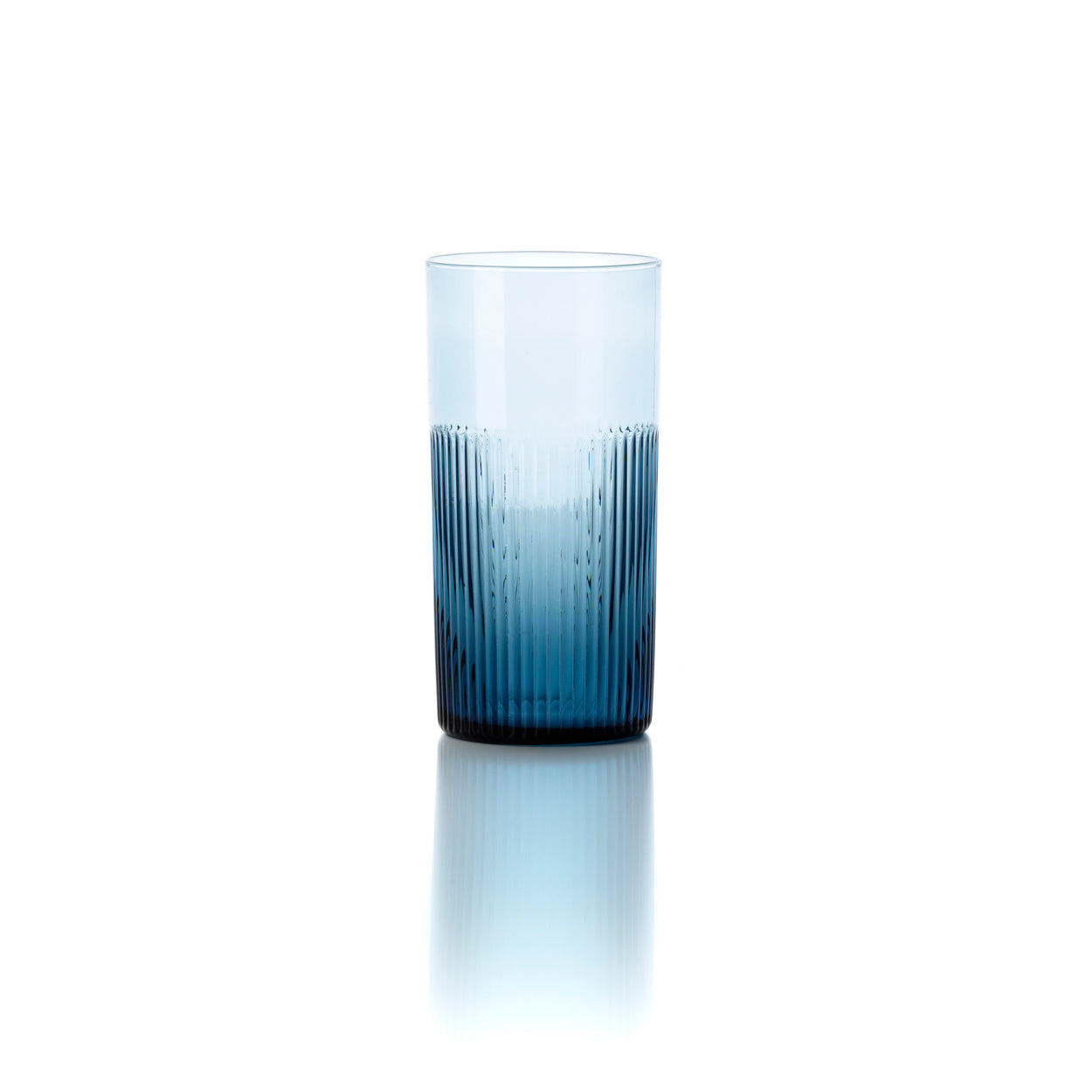 Het azuurkleurige, hoog geribbelde tumblerglas - blauw