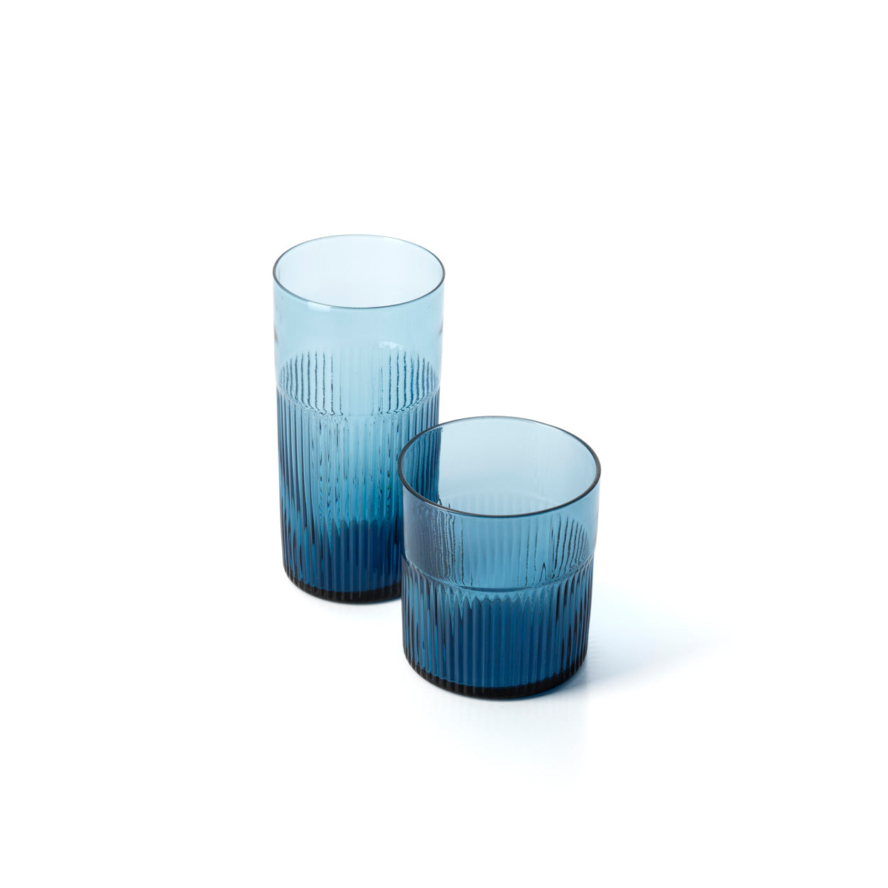 Het azuurkleurige, hoog geribbelde tumblerglas - blauw