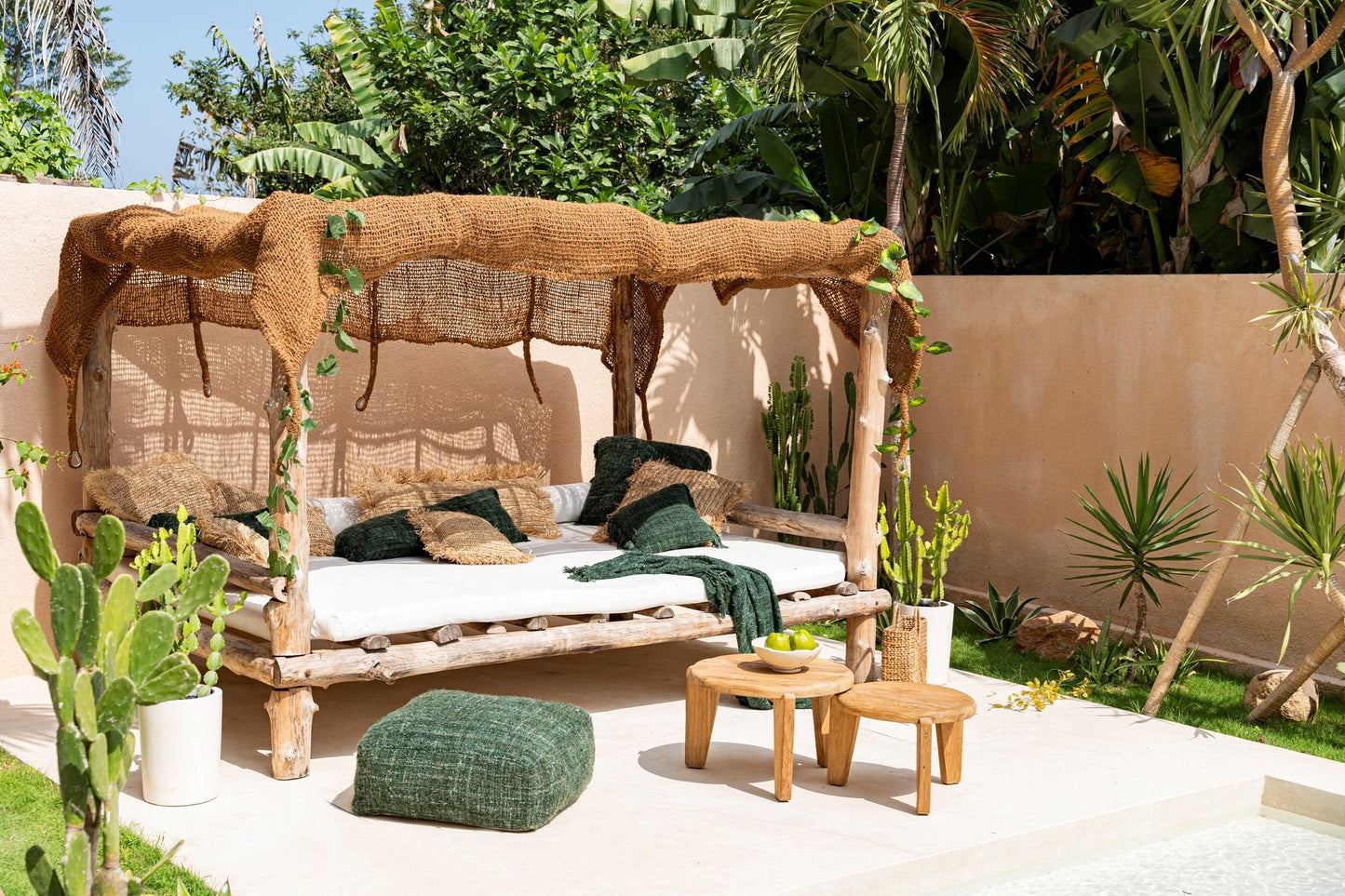 The Seseh coffee table - S - for outdoor use