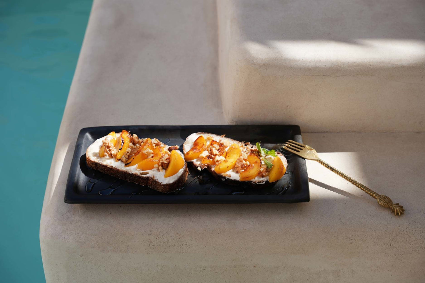 The Burnt Sushi Plate - Black - M