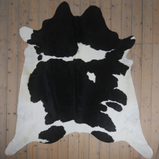 Uniquely Photographed Black-and-White Cowhide | No. WW-ZW001