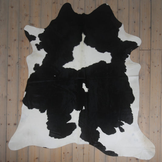 Uniquely Photographed Black-and-White Cowhide | No. WW-ZW007